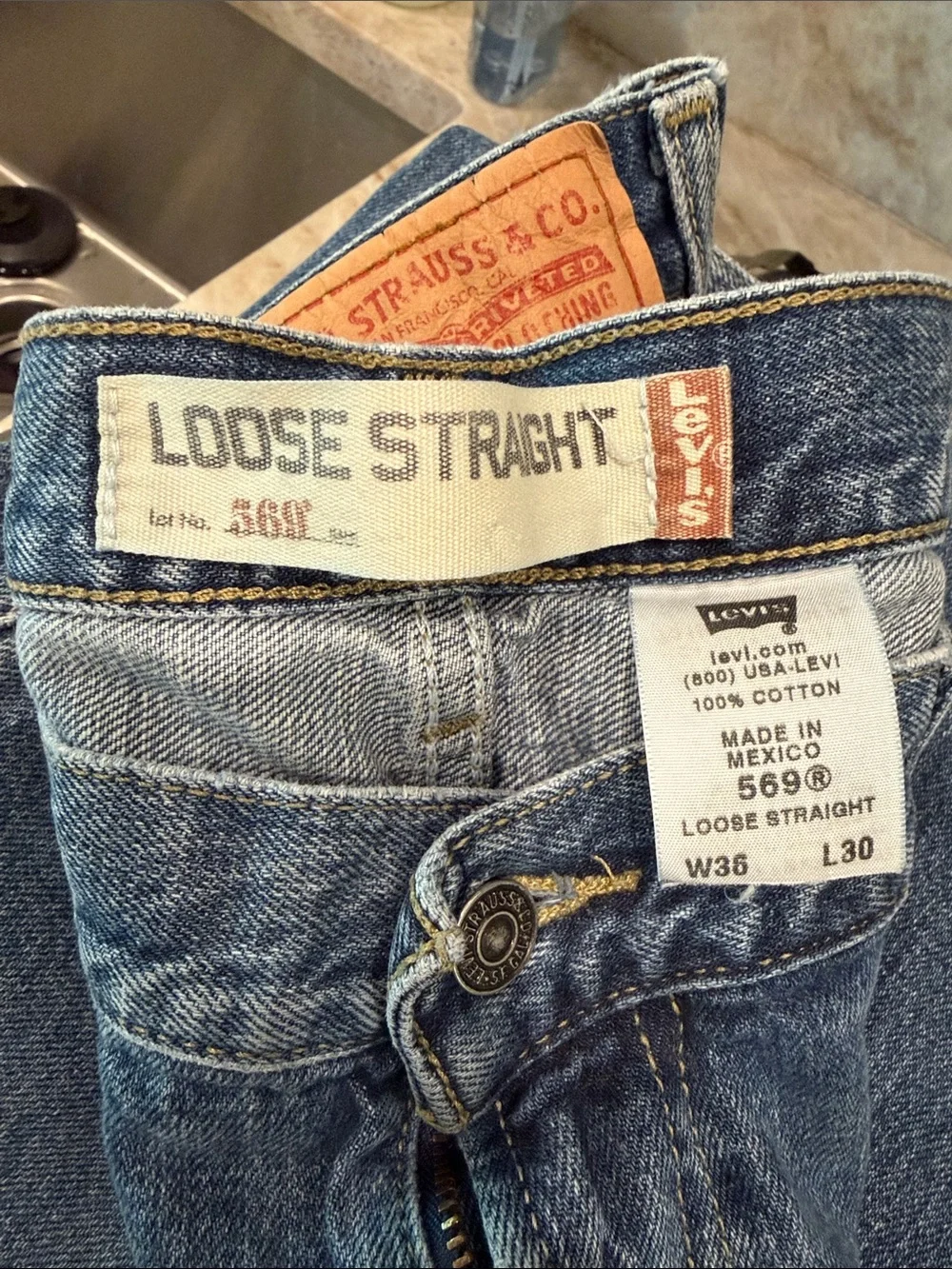 Levi's Relaxed Fit Jeans in Mid Blue Wash